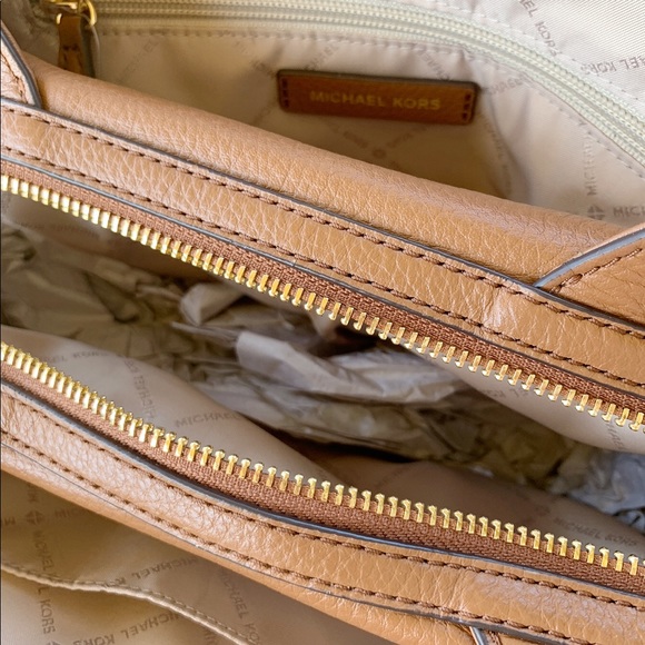 Gaby’sBags👜💕- NWT Michael Kors Shoulder bag - Picture 7 of 8